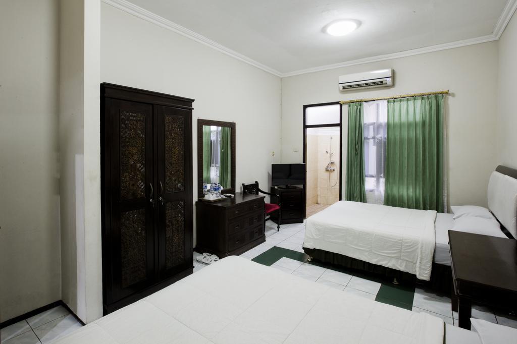 Hotel Galuh Anindita Yogyakarta Exterior photo